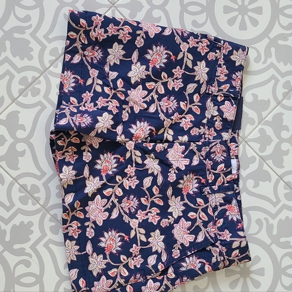 GAP Pants - NWT Gap shorts size 6